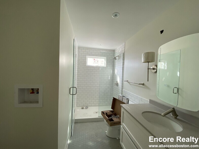 Building Photo - 70 Spring St