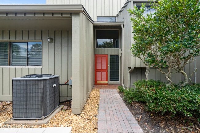 Building Photo - 9787 Sawgrass Dr E