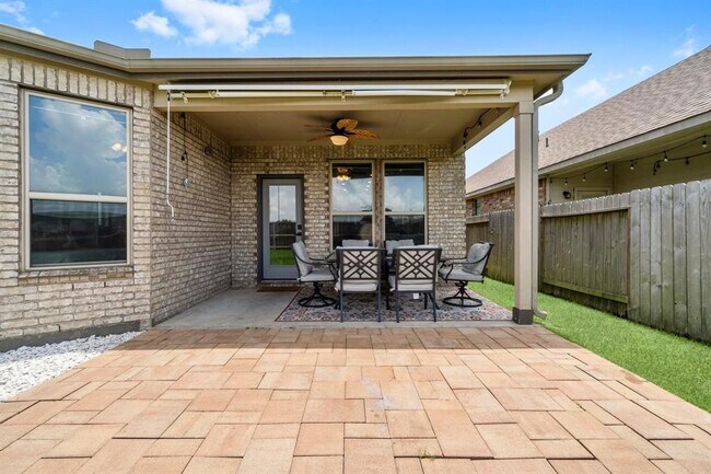 Building Photo - 24502 Royal Pike Dr