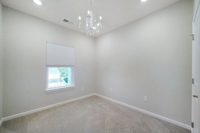 Building Photo - Luxury 3 Bedroom 4 Bath Townhome in Atwater Community