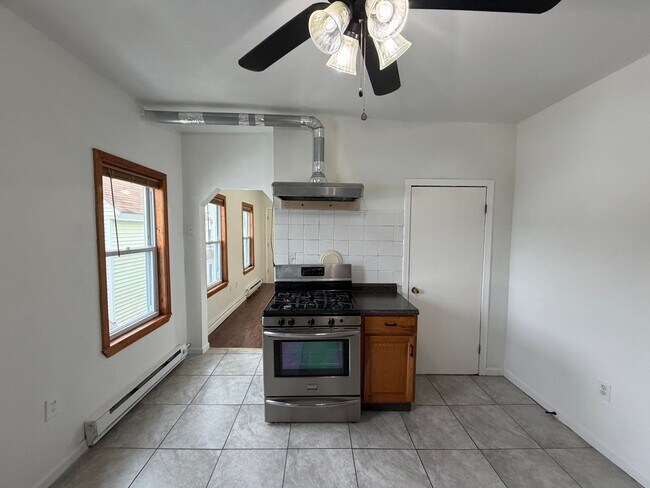 Building Photo - 26 Abbott St