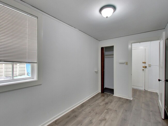 Building Photo - One Bedroom Available Now in Pac Heights!!