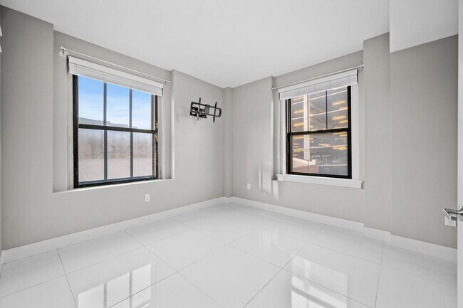 Building Photo - Beautiful Furnished 2-Bed, 2-Bath Condo in the Heart of Downtown Des Moines