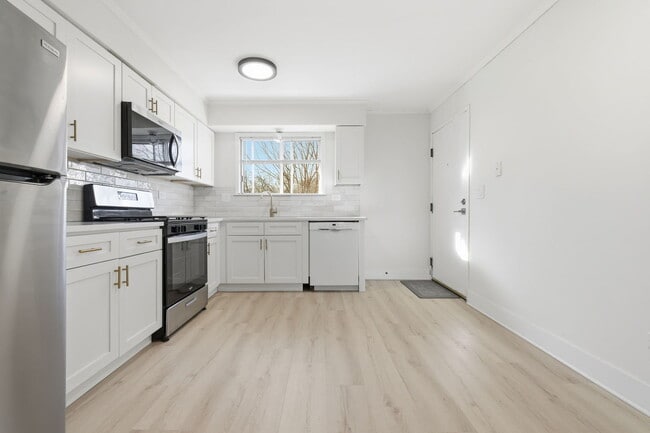 Building Photo - 382 Oak Trails Rd