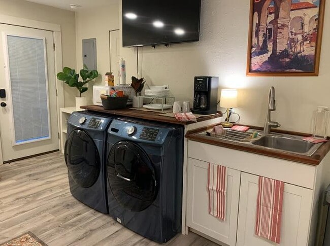 Building Photo - 1103 Jefferson St