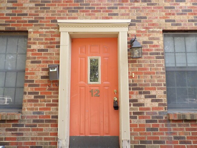 Building Photo - 244 Meadowview Dr