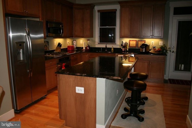 Building Photo - 2731 Linden Ln