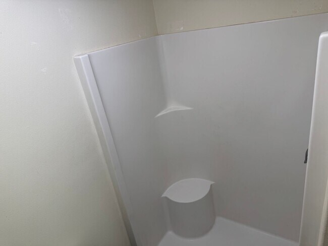 Building Photo - Bres01