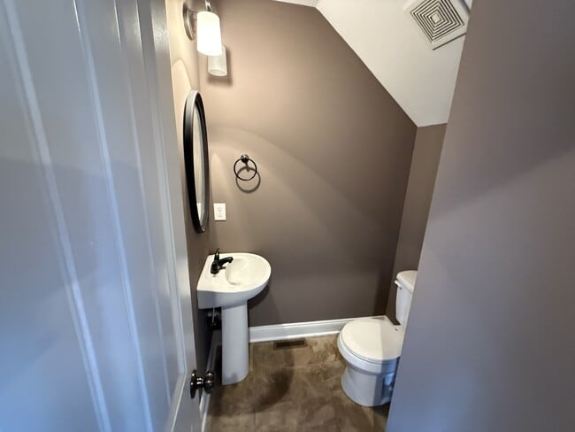 Building Photo - 113 Grassmire Dr