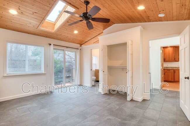 Building Photo - 1252 NW Milwaukee Ave