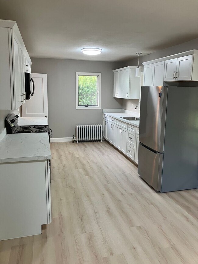 Building Photo - Charming, Classic 3 BR Brick Close to LeMoyne in Nice Neighborhood