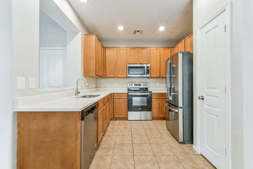 Building Photo - 3884 E Santa Fe Ln
