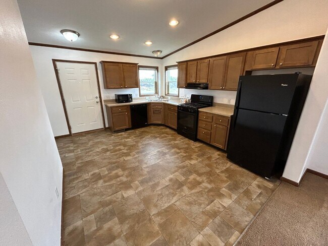 Building Photo - 220 Riverwood Dr