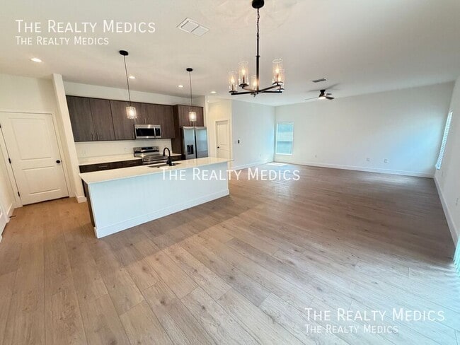 Building Photo - 430 Wellwood St SW