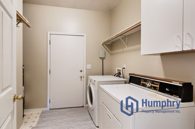 Building Photo - Boise 809Sqft Cute historical home near Veteran's Memorial Park