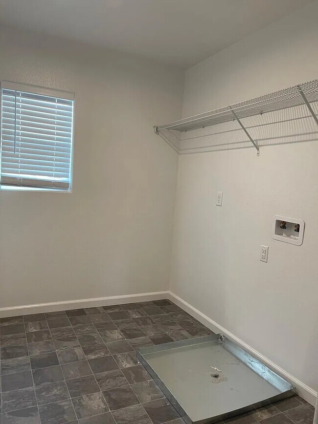 Building Photo - 161 Trevor St