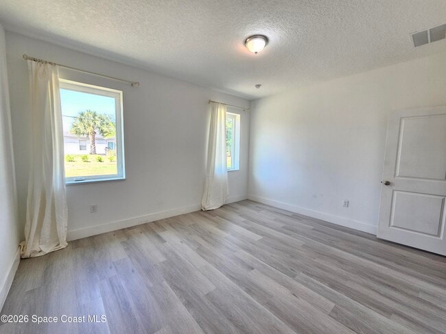 Building Photo - 1370 Cogan Dr