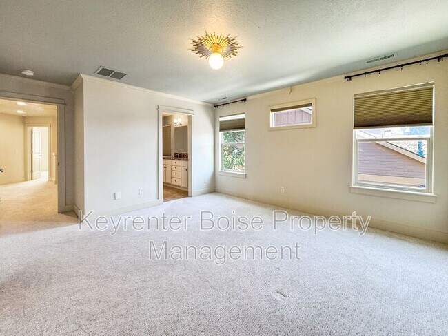 Building Photo - 998 E Shadow Creek Ln