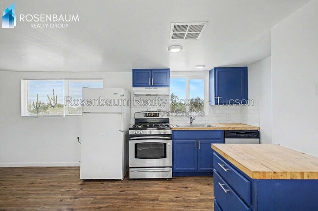 Building Photo - 6525 N Brushtail Ln