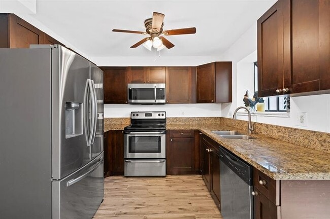 Building Photo - 344 City View Dr