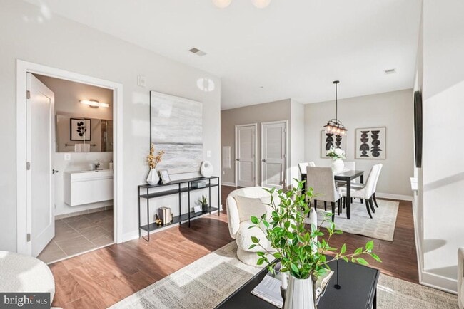 Building Photo - 989 S Buchanan St