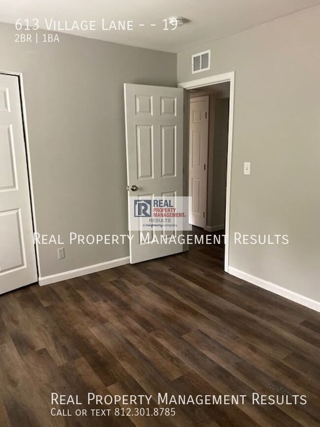 Building Photo - 613 Village Ln