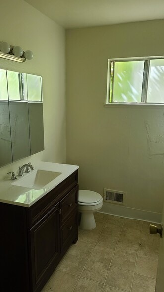 Building Photo - 3686 Poinciana Dr