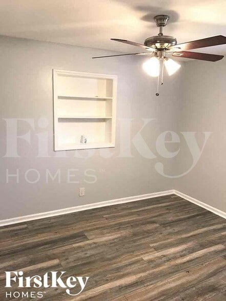 Building Photo - 1389 Meadowbrook Dr