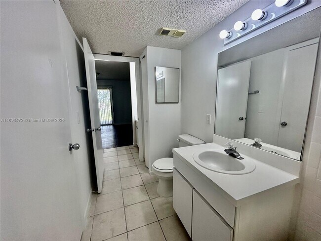 Building Photo - 6292 La Costa Dr