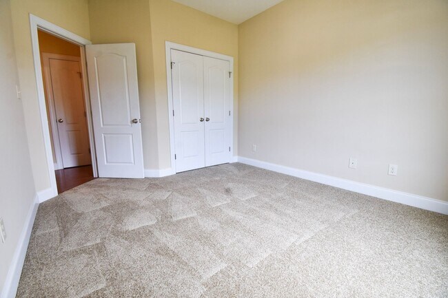 Building Photo - Coming Soon!   3 Bedroom 2 Bathroom With a Bonus: Small Dogs Okay