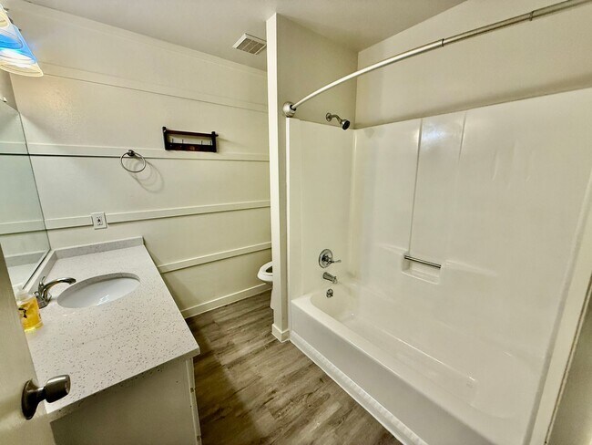 Building Photo - Pet-Friendly 4-BR Home in Santa Clara with RV Parking