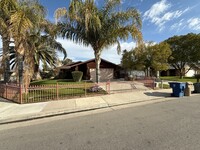 Building Photo - Charming Home