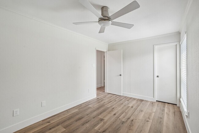 Building Photo - 2861 Panagard Dr