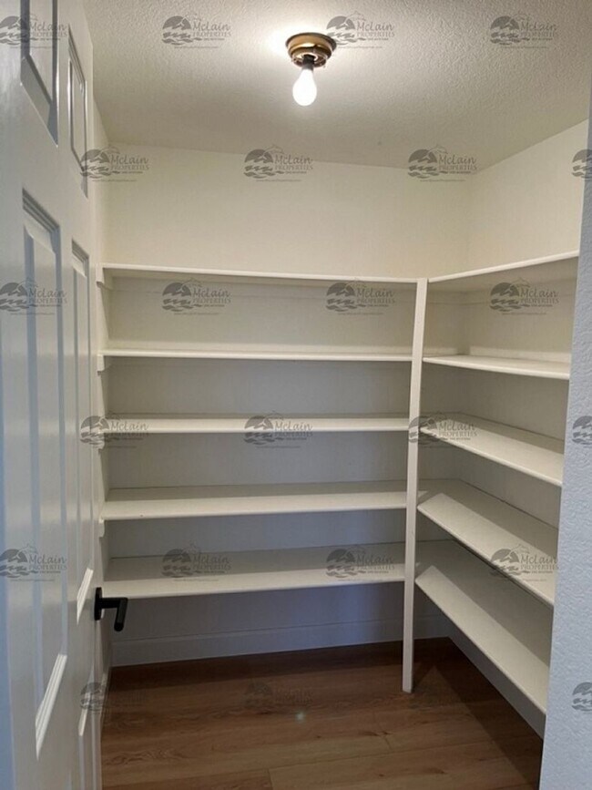 Building Photo - Shadowridge  Gorgeous 3 Bedroom Home In Desirable Neighborhood / Vista