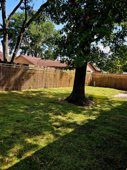 Building Photo - 7410 Woodoak Dr