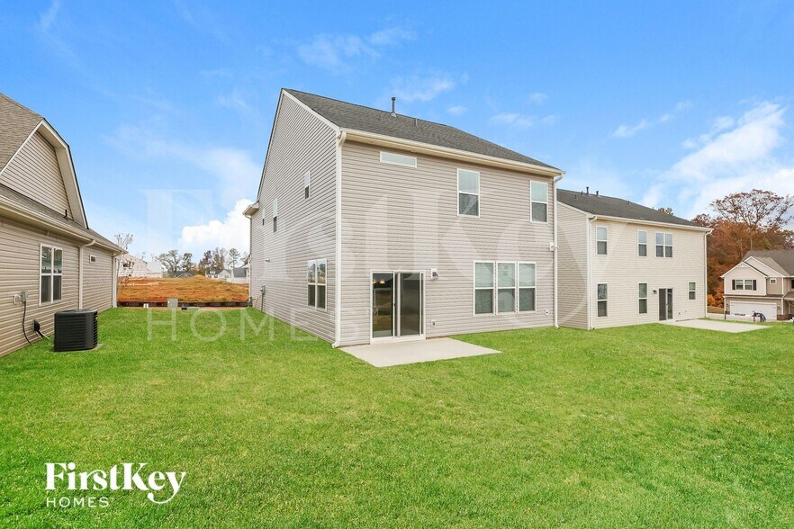 Building Photo - 703 Birchcrest Wy