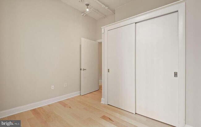 Building Photo - 811 4th St NW