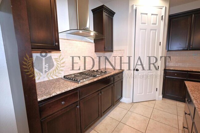 Building Photo - 11348 N Via Ventana Way