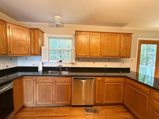 Building Photo - 1721 Honeysuckle Ln