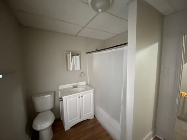 Building Photo - 5 Bedroom house harrisburg for rent 1,200 a month