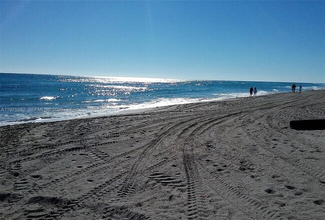 Building Photo - 401 Golden Isles Dr