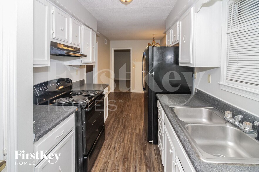 Building Photo - 4100 Lacewood Dr