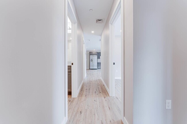 Building Photo - 3 Strafford Rd