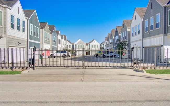 Building Photo - 2054 Johanna Crk Dr