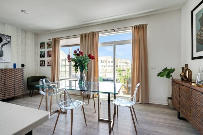 Building Photo - 605 Brook Ct