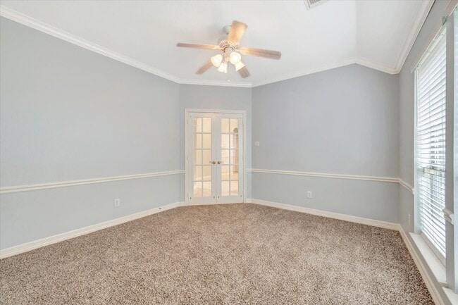 Building Photo - 2421 Baycrest Dr