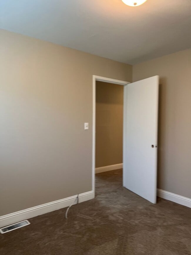 Building Photo - 3bd House