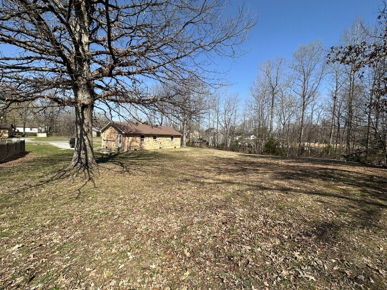 Building Photo - 335 Woodale Dr