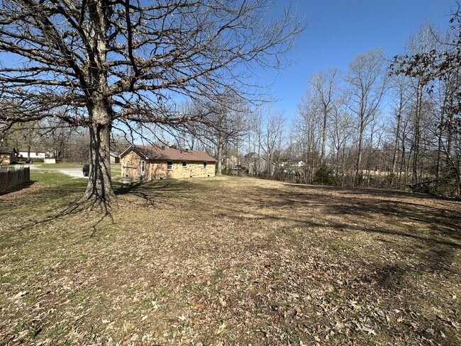 Building Photo - 335 Woodale Dr