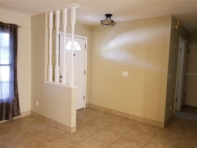 Building Photo - 1323 Sweetwood Blvd